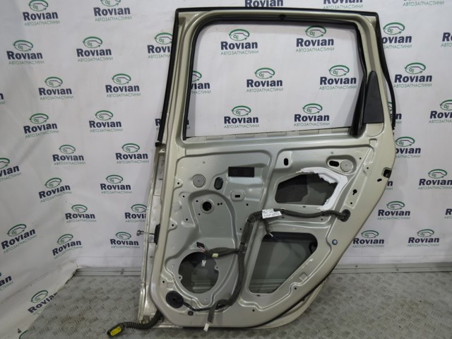 821001572R Дверь задняя правая купить Ирпень