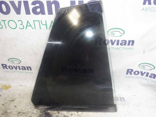 Стекло-форточка двери, задней, правой 822200012R RENAULT