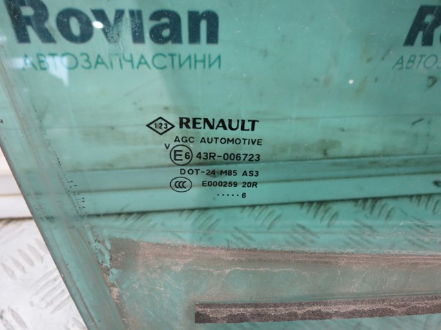 Стекло задней правой двери 823000010R RENAULT