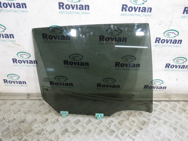 Стекло задней двери, правой 823003NL2A NISSAN