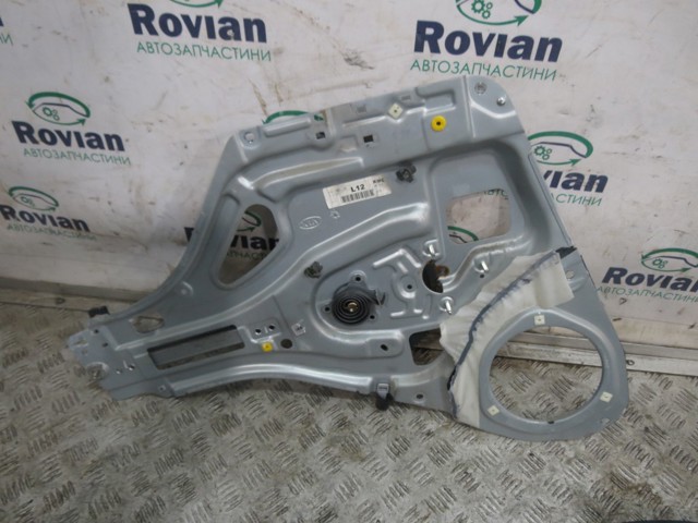 Стеклоподъемник с электродвигателем 824011F010 HYUNDAI