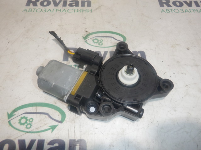 Мотор стеклоподъемника водительской двери 82450J9000 HYUNDAI