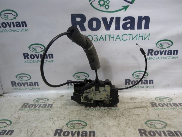 Замок задней правой двери  825020033R RENAULT