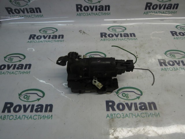 Замок передней пассажирской двери 825020953R RENAULT