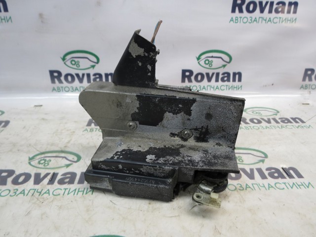 Замок двери задней правой 825024490R RENAULT