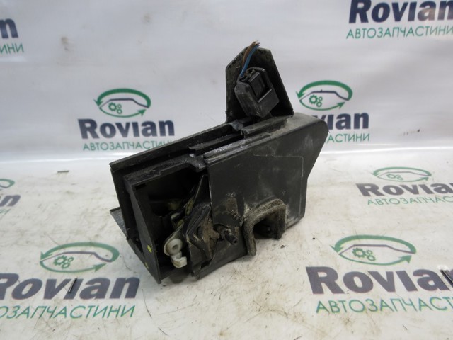 825024490R RENAULT Замок двери задней правой купить в Черкассы