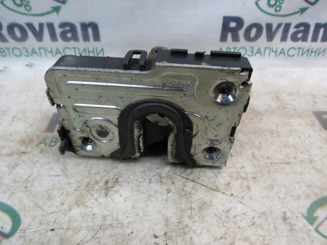 Замок задней правой двери  825029556R RENAULT