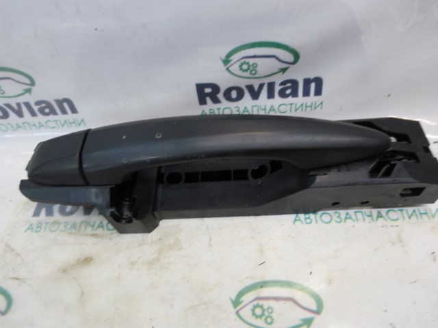Держатель наружной ручки двери, задней правой 826106RR0A NISSAN