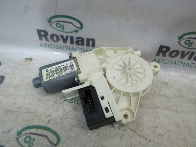 Мотор стеклоподъемника двери задней, правой 827300001R RENAULT