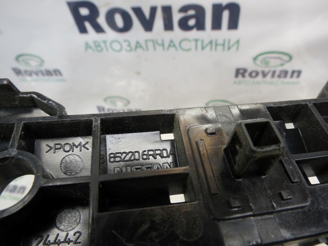 NISSAN 852206RR0A Направляющая заднего бампера правая в наличии Киев