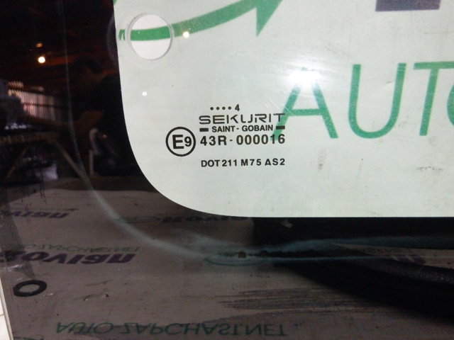 Стекло багажного отсека, левое 8569J9 PEUGEOT