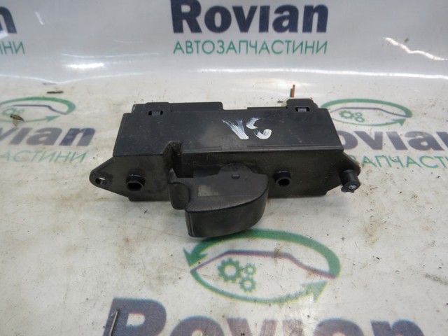 Кнопка подъемника заднего левого стекла 8608A184 MITSUBISHI