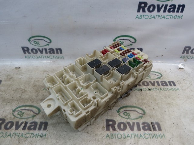 Коробка предохранителей 8637A105 MITSUBISHI