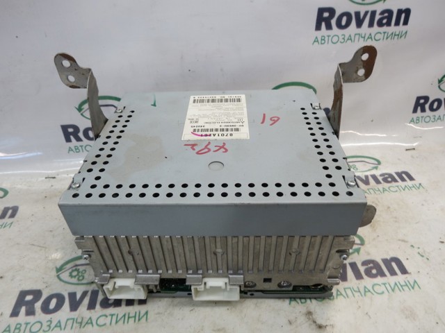 Радиоприемник 8701A261 MITSUBISHI
