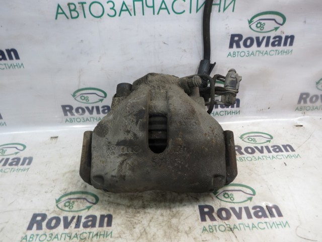 Суппорт тормозной передний правый 8D0615124B VAG