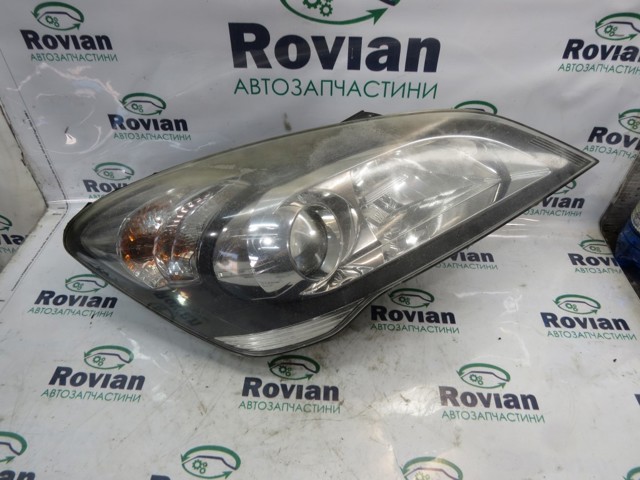 Правая блок фара 921021H000 HYUNDAI