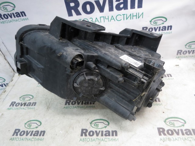 HYUNDAI 92102J9050 Правая фара в наличии Чернигов