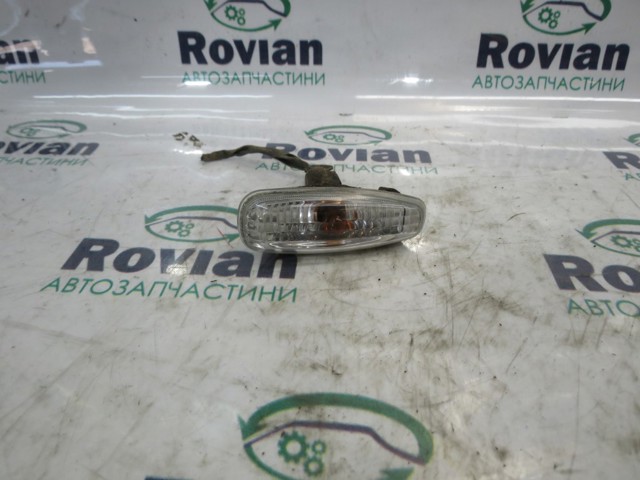 Повторитель поворота на крыле 923033L100 HYUNDAI
