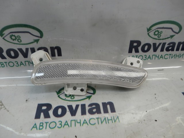 Катафот (отражатель) переднего бампера, правый 92408K4210 HYUNDAI