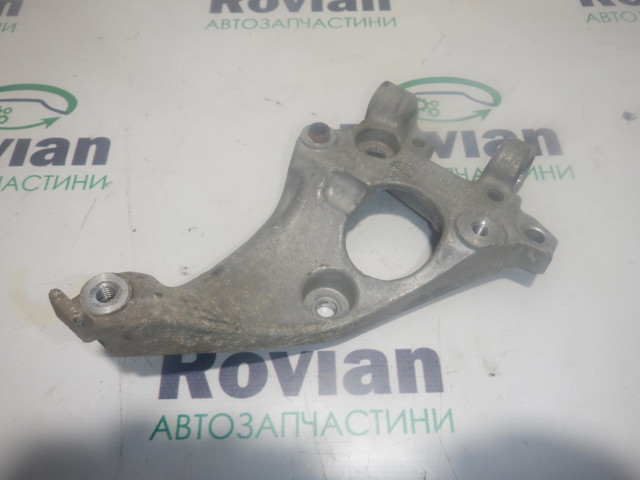 Кронштейн компрессора кондиционера 9672950980 PEUGEOT
