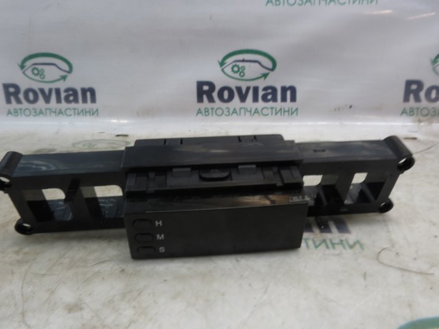 Часы салонные 96941882 GM