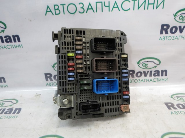 Коробка предохранителей 9807427980 PEUGEOT