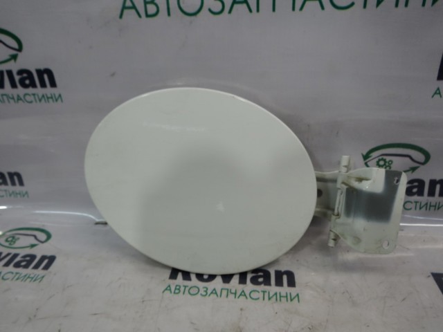 Лючок топливного бака Мазда 5 1