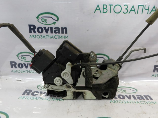Дверной замок передний правый CD3458310 MAZDA