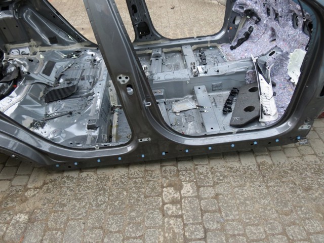 Порог внешний правый LJ6Z7810128A FORD