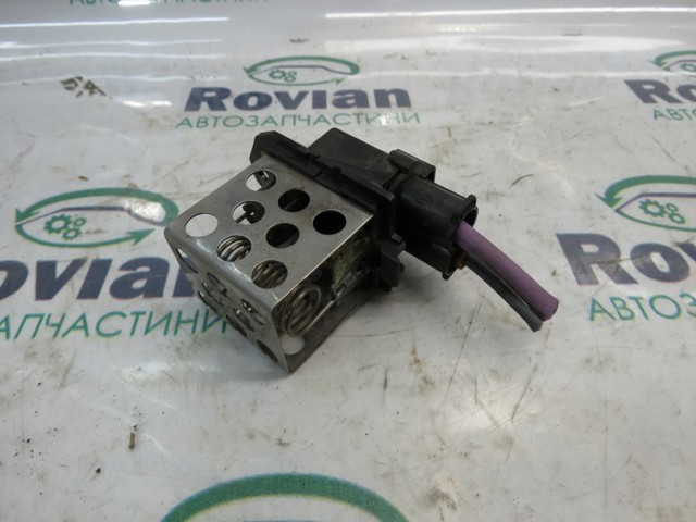 Резистор моторчика вентилятора кондиционера M142561069 RENAULT