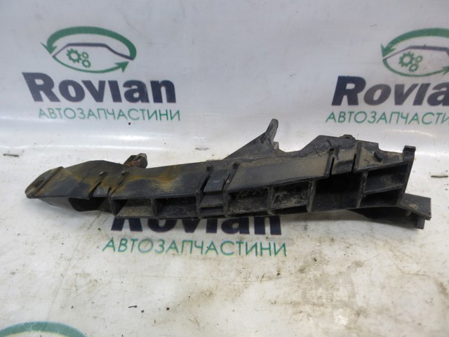 Кронштейн бампера переднего, внешний правый MN146320 MITSUBISHI