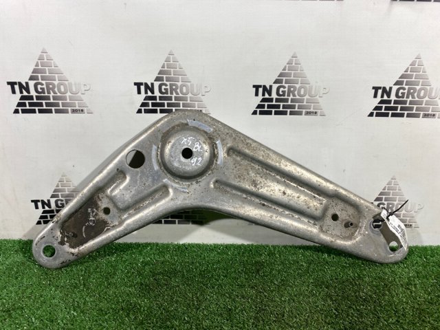 Кронштейн задней балки 33306885675 BMW