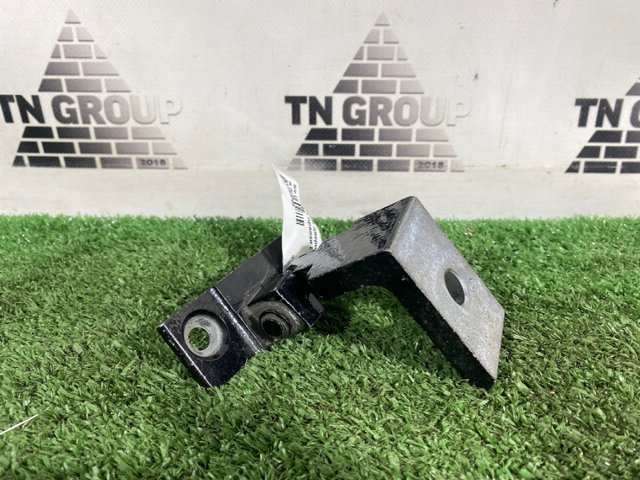 Петля передней двери правая 41007377546 BMW