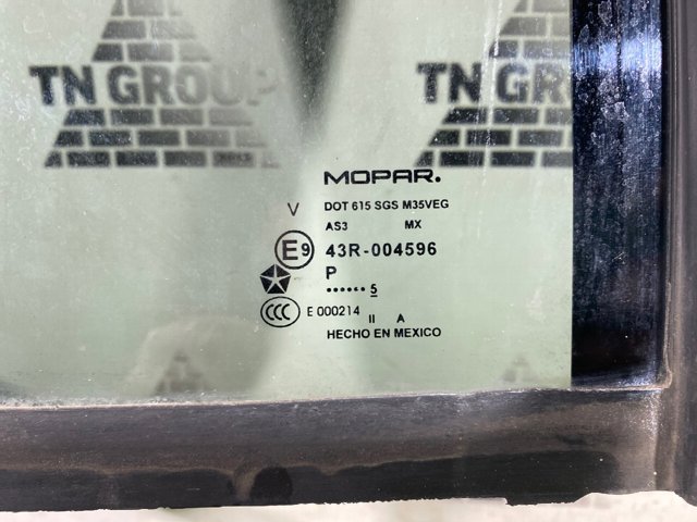 5067773AD CHRYSLER Стекло-форточка двери задней левой купить в Винница