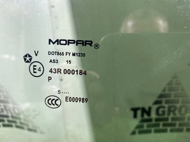 5074224AC CHRYSLER Стекло двери задней правой купить в Ирпень