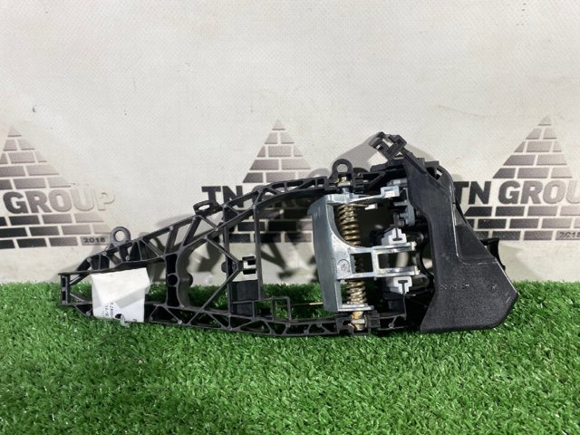 BMW 51217401209 Держатель наружной ручки двери задней левой в наличии Украина