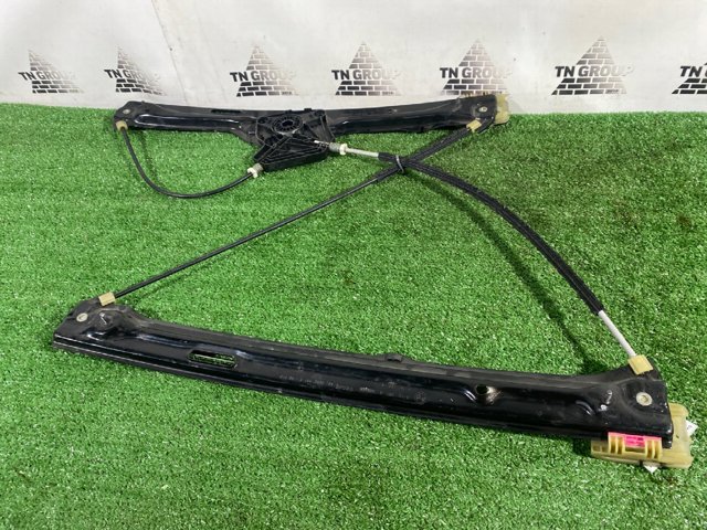 Стеклоподъемник передней правой двери 51337286484 BMW