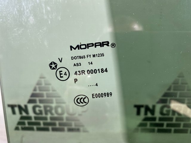 5155455AB CHRYSLER Стекло двери задней левой купить в Украина