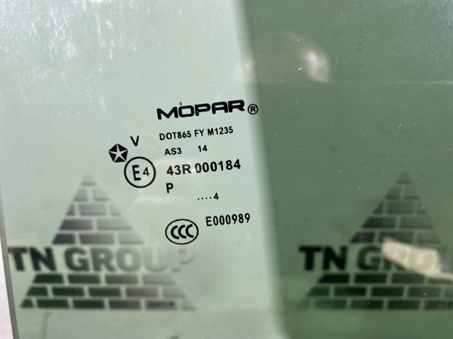 CHRYSLER 5155455AB Стекло двери задней левой в наличии Львов