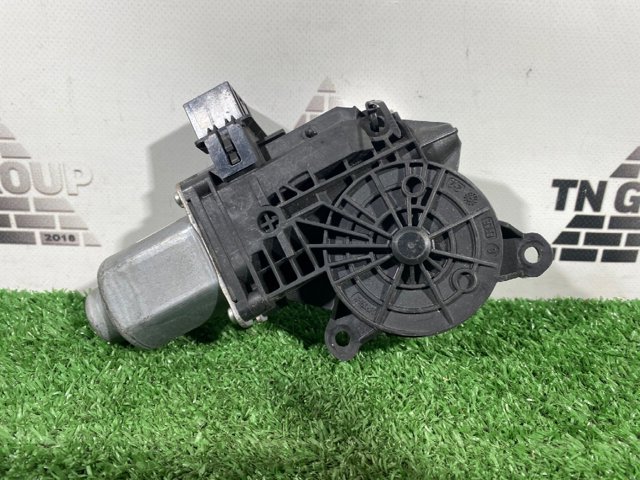 561959812CZ03 VAG Мотор стеклоподъемника двери задней правой купить в Кривой Рог
