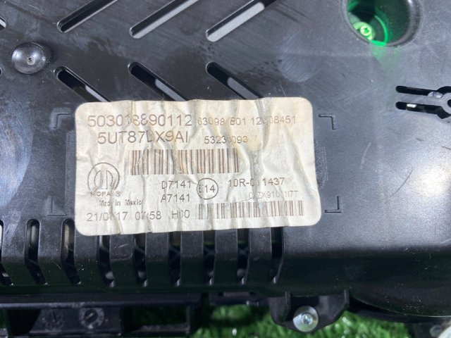 5UT87DX9AI CHRYSLER Панель приборов купить в Тернополь