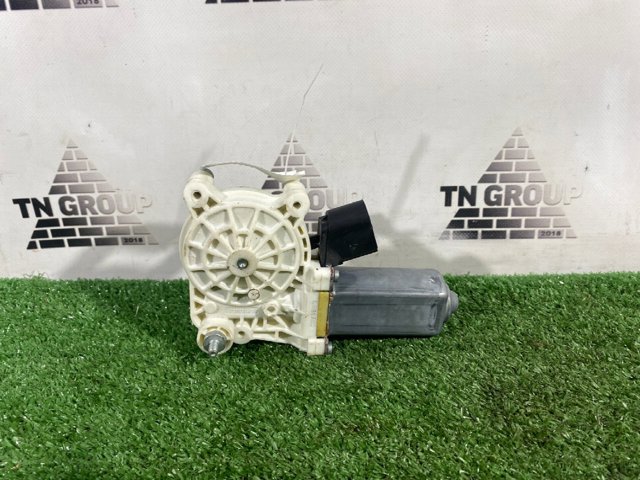 67627322748 BMW Мотор стеклоподъемника двери передней правой купить в Каменское