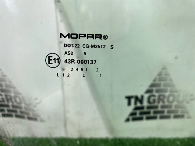 68082406AC CHRYSLER Стекло двери передней правой купить в Киев