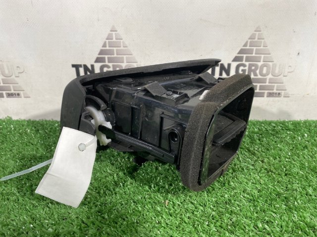 NISSAN 687606FL0A Решетка вентиляции салона на "торпедо" правая в наличии Винница