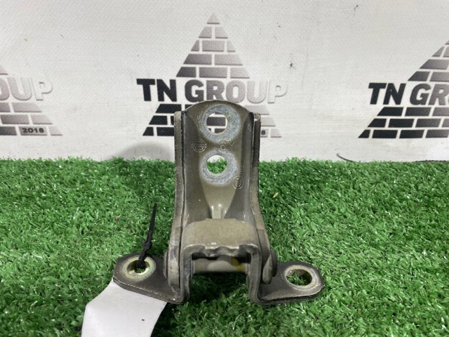 Петля передней двери правая 804005AA0B NISSAN