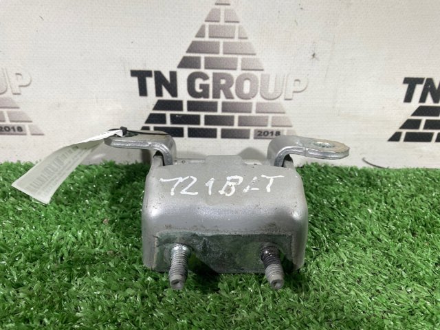 Петля задней двери, левой 824013NA1A NISSAN