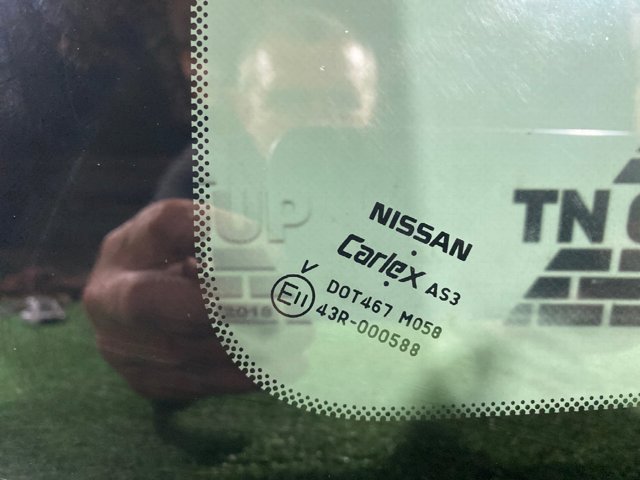 NISSAN 833014BA0B Стекло кузова (багажного отсека) левое в наличии Одесса