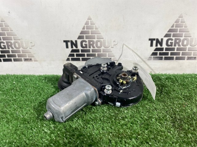 Мотор стеклоподъемника двери передней, правой 857100E040 TOYOTA