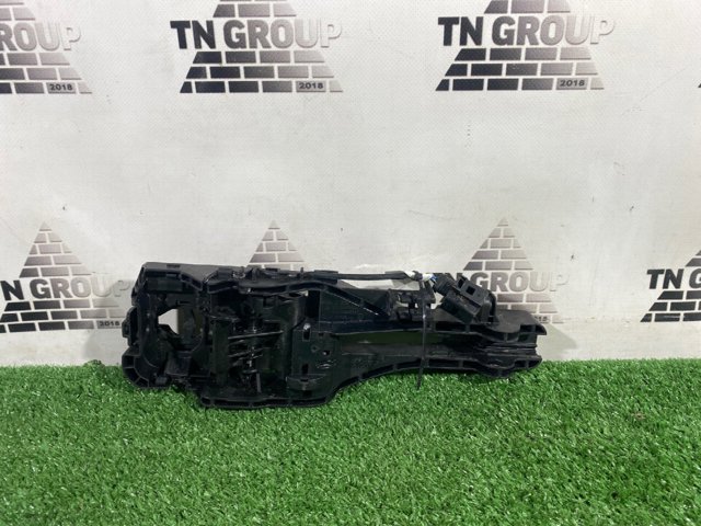 Держатель наружной ручки двери, передней левой 95B839886C PORSCHE