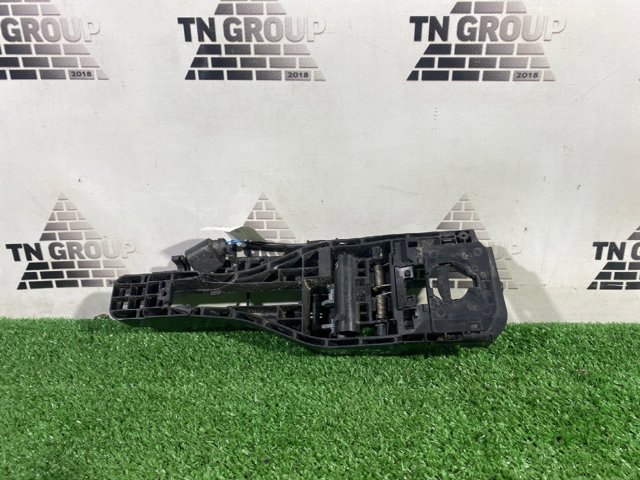 PORSCHE 95B839886C Держатель наружной ручки двери передней левой в наличии Киев